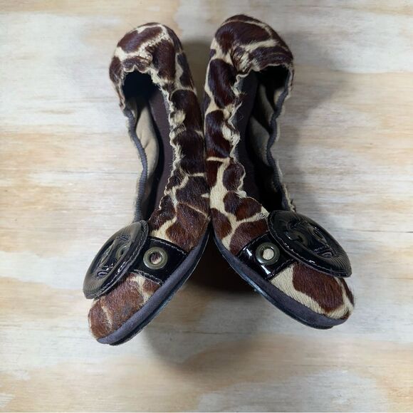 Bernardo Giraffe Print Ballet Flats Women’s Size 8 - Picture 4 of 7
